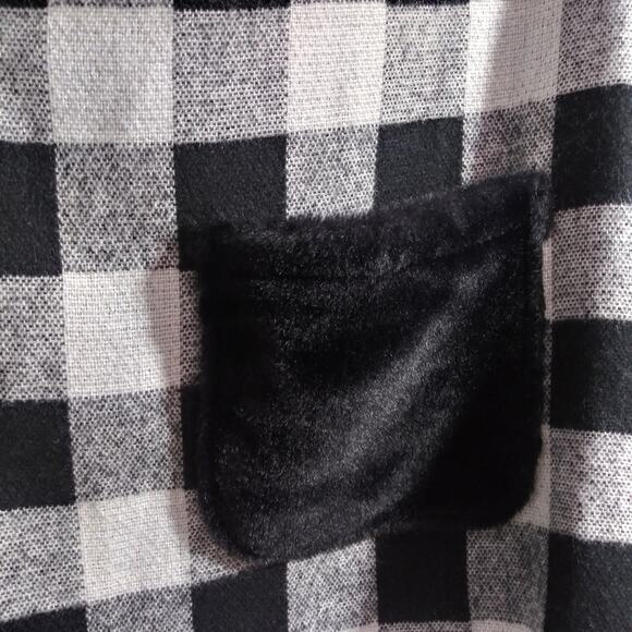 Marcus Adler Black White Buffalo Check Poncho Zip Up Shawl Fur NWT Size OSFM - Picture 5 of 9